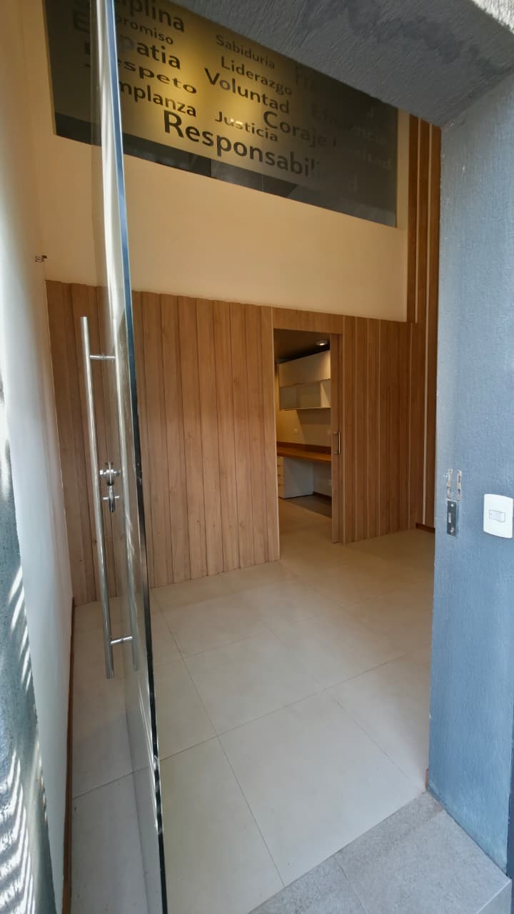 ALQUILO OFICINA EN EDIFICIO EMERALD - EJE CORPORATIVO — foto 2