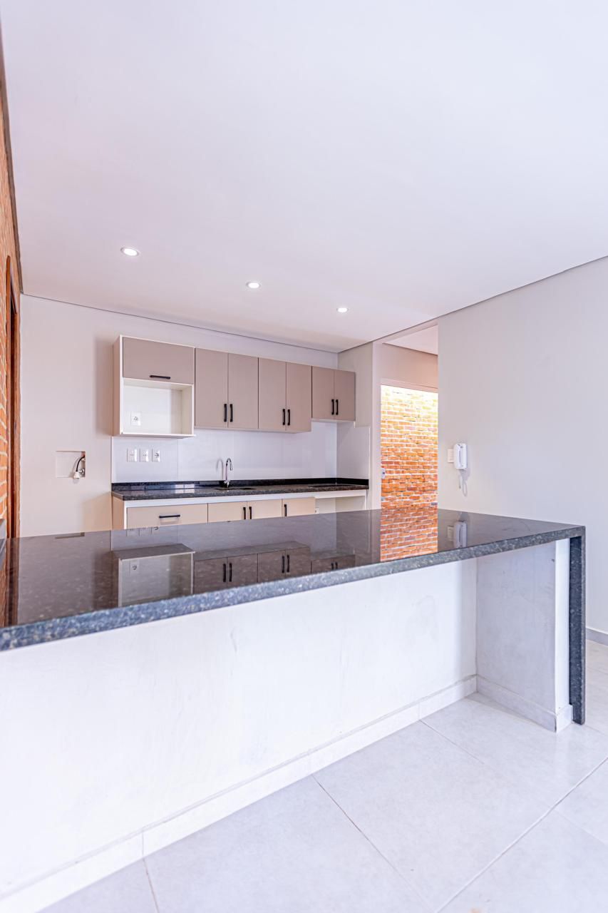 VENDO HERMOSA CASA A PRECIO DE DUPLEX EN LUQUE — foto 2