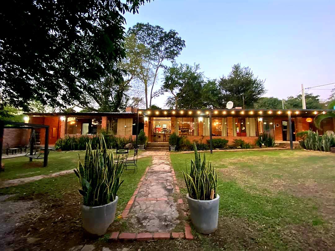 VENDO CASA QUINTA AMOBLADA EN SAN BERNARDINO, EN ESQUINA — foto 2