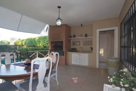 Carmelitas- El Mangal : Elegante Residencia – 4 Dormit – 540m2 – 550.000 Usd