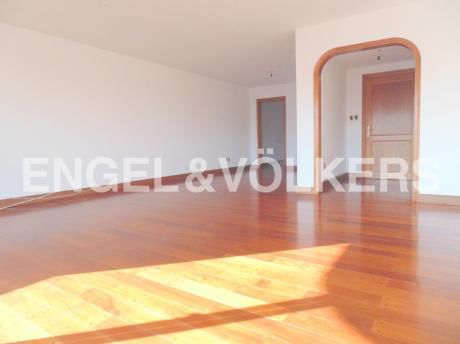 Apartamento De Tres Dormitorios En Villa Biarritz