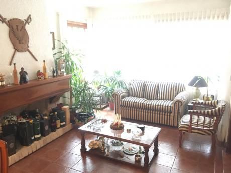 Casa En Punta Gorda. Próxima A Av. Rivera Y Grito De Gloria.
