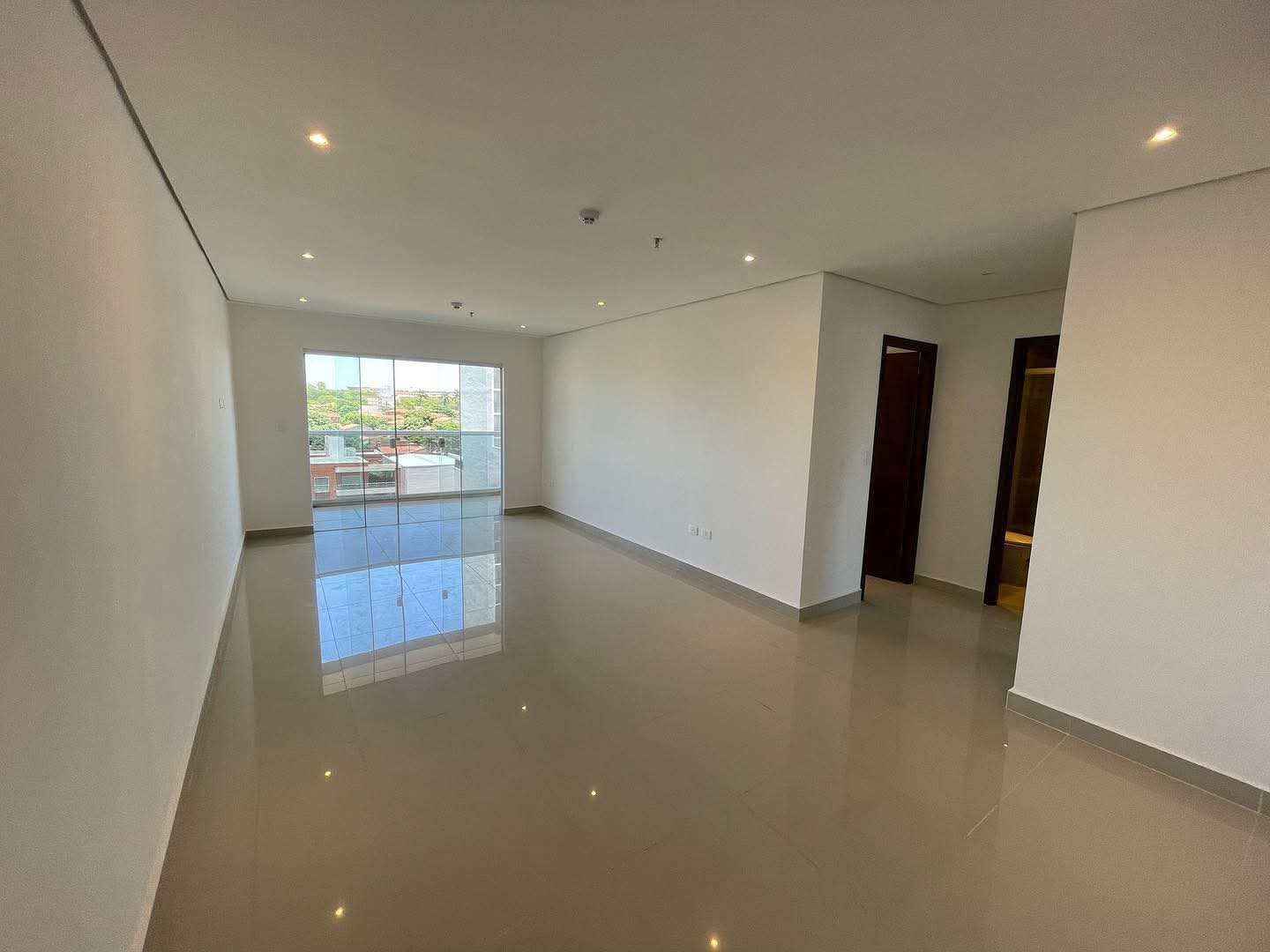 ALQUILER DE DEPARTAMENTO – EDIFICIO EMPORIUM  ???? Barrio Las Lomas — foto 3