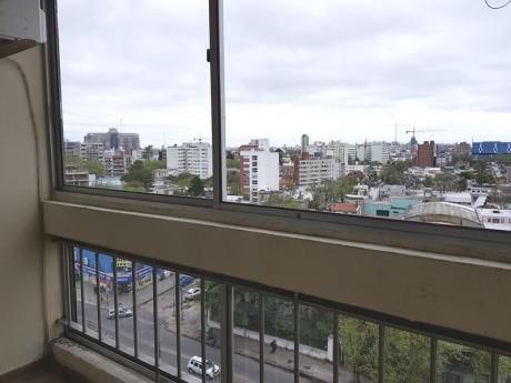 Luis A De Herrera Y Montecaseros - Reciclado, Piso Alto Con Garaje