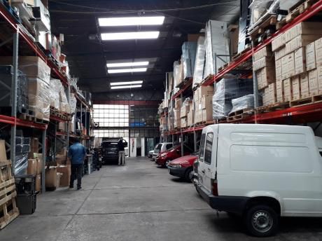 Deposito 350m2 Totales, Cocina Definida, Vestuarios, Oficina