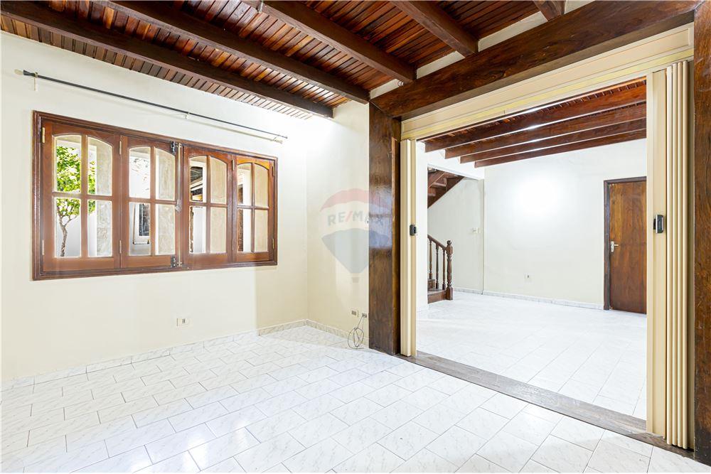 VENDO RESIDENCIA EN LA ENCARNACION — foto 2