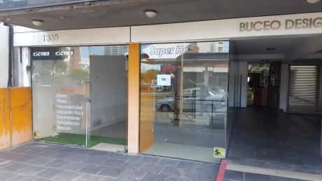 Excelente Local Comercia A Pasos De Montevideo Shopping Center