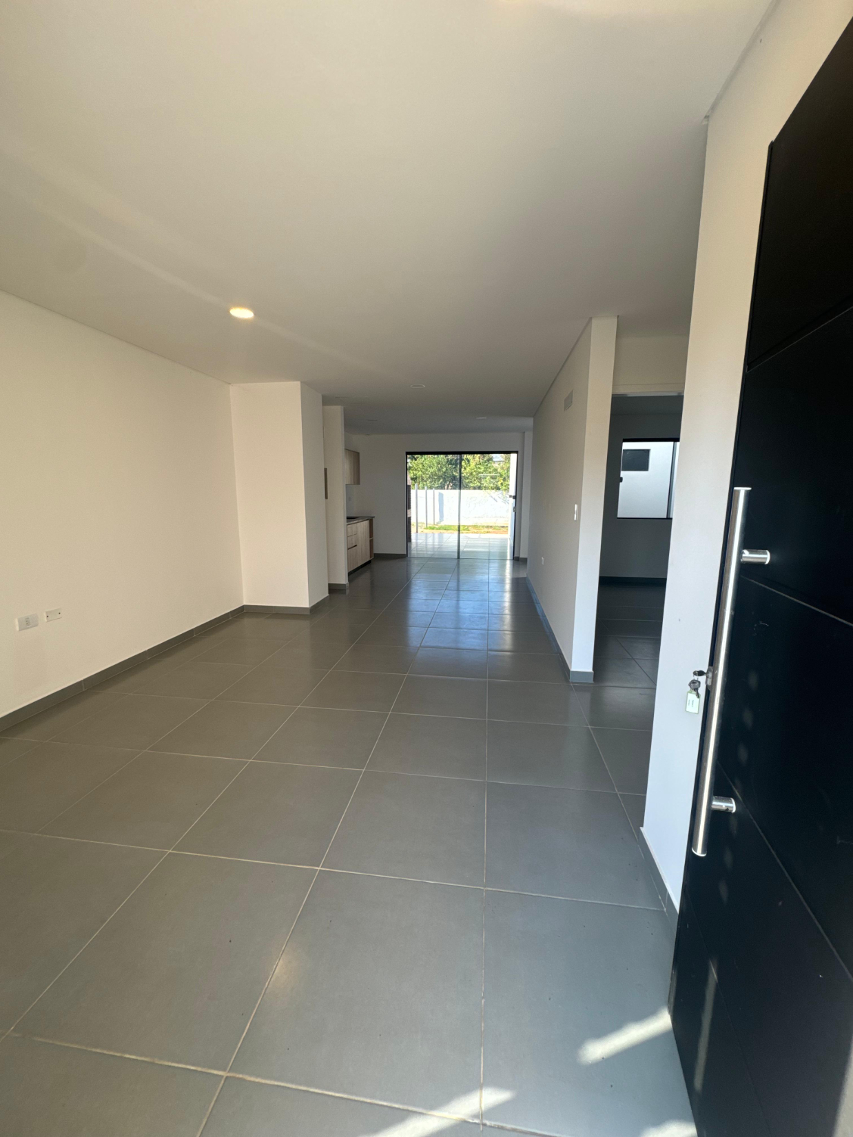 EN VENTA VIVIENDA A ESTRENAR DE 3 HABITACIONES EN LUQUE — foto 2