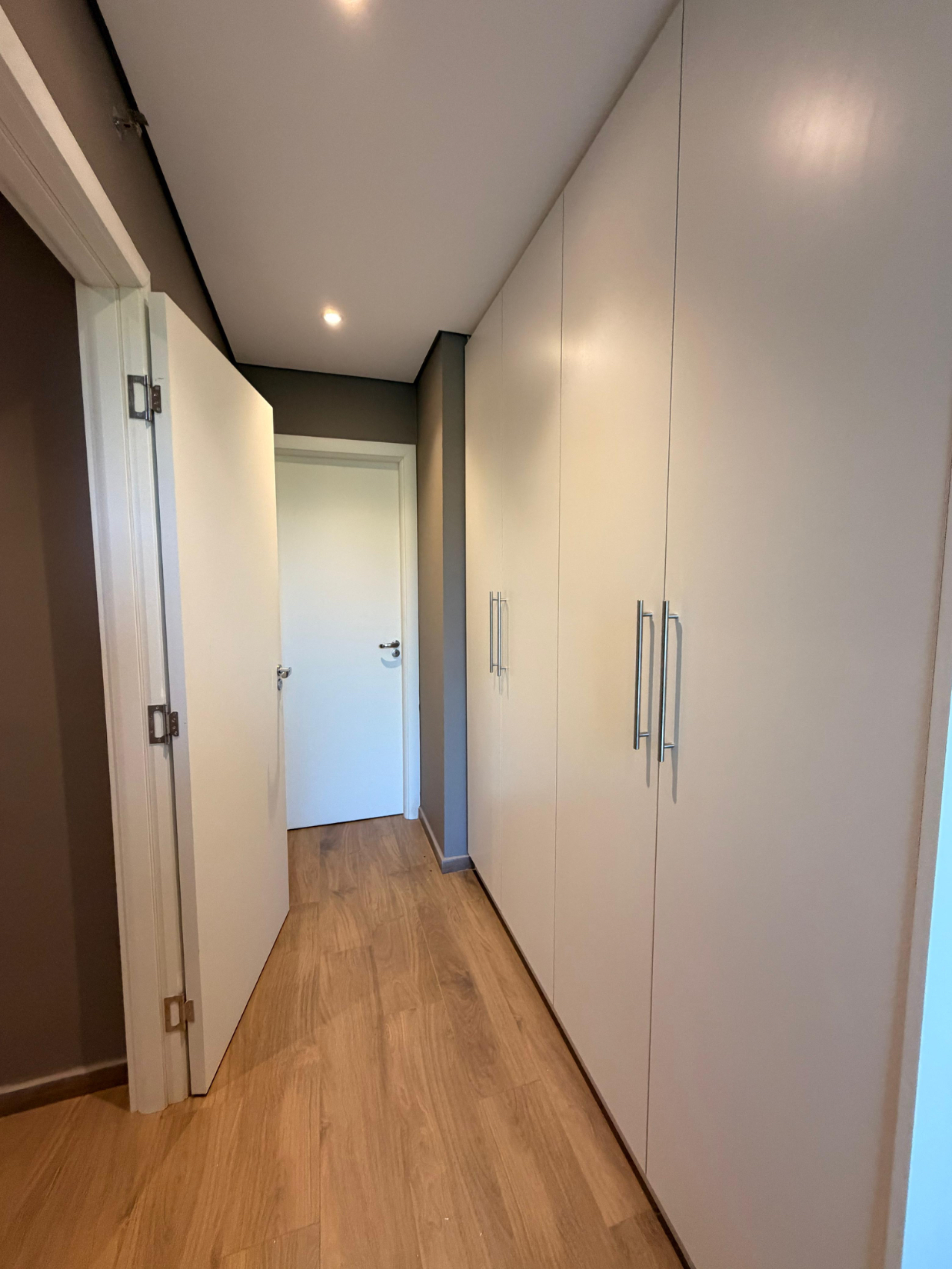 Villamorra Amoblado En Alquiler Departamento De 1 Dormitorio Con 2 Baños — foto 3