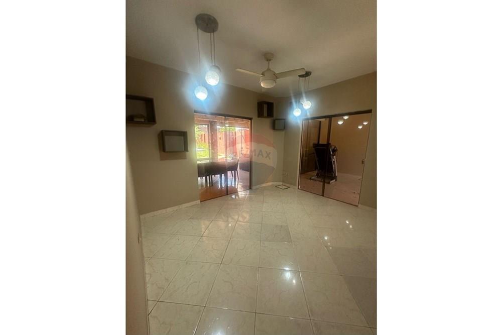 ALQUILO Casa con Piscina en el Barrio San Vicente — foto 2