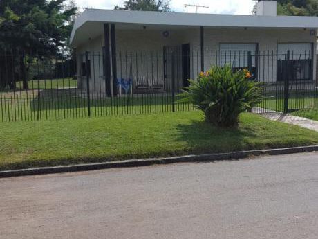 Casa Parque Del Plata Prox. Playa 4 Dormitorios.
