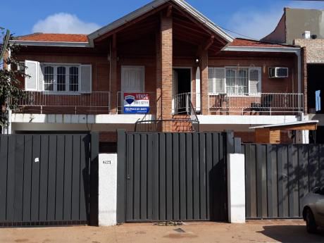 Venta De Casa En Barrio Mburucuyá