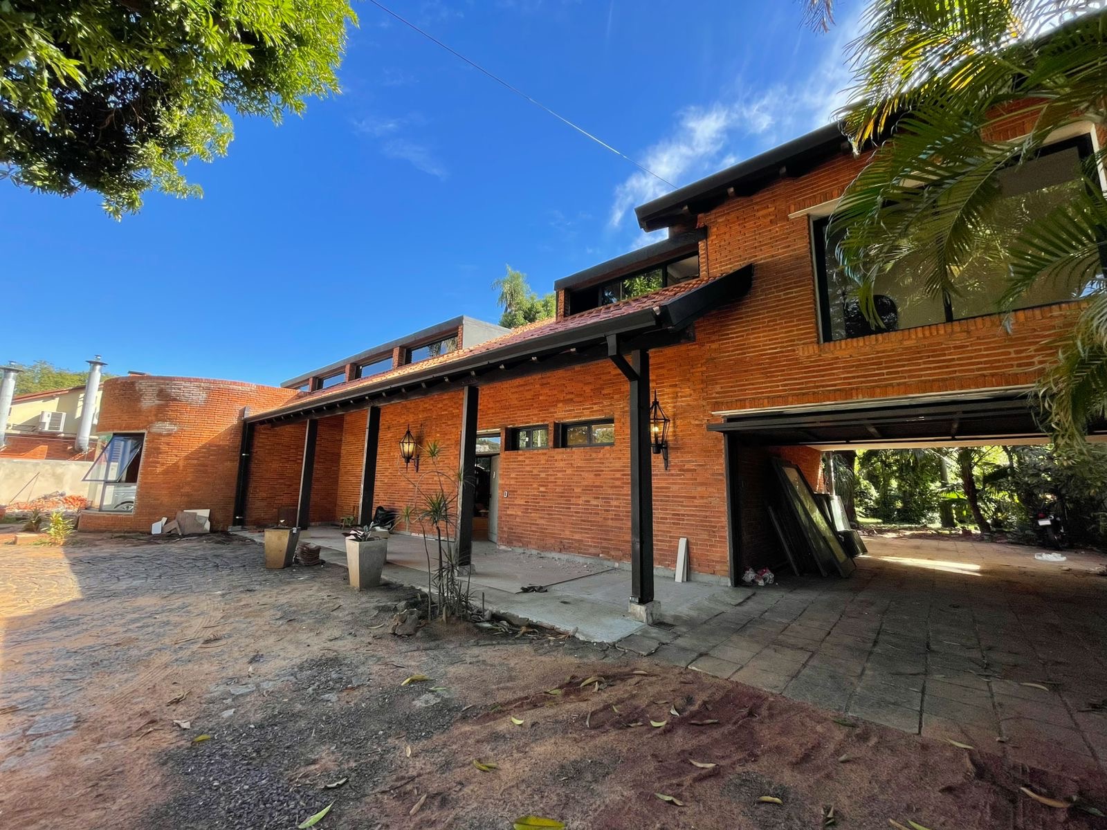 ALQUILO CASA PARA USO COMERCIAL SOBRE AVENIDA MARISCAL LÓPEZ ZONA CENTENARIO — foto 2
