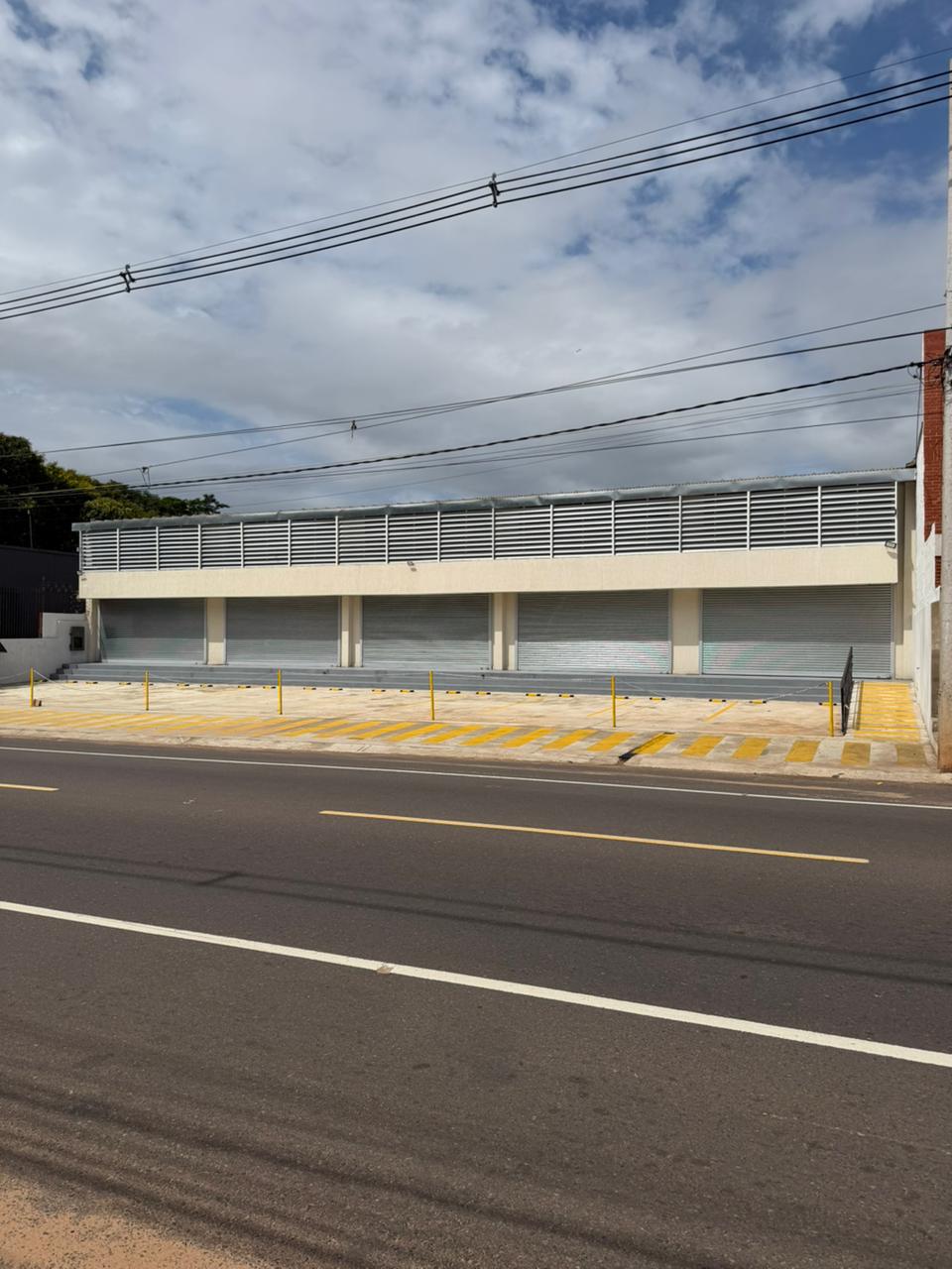 ALQUILO SALÓN COMERCIAL A ESTRENAR EN LUQUE — foto 2