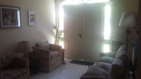 Vendo Casa En Barrio Jara ! Zona Universidad Americana !!!