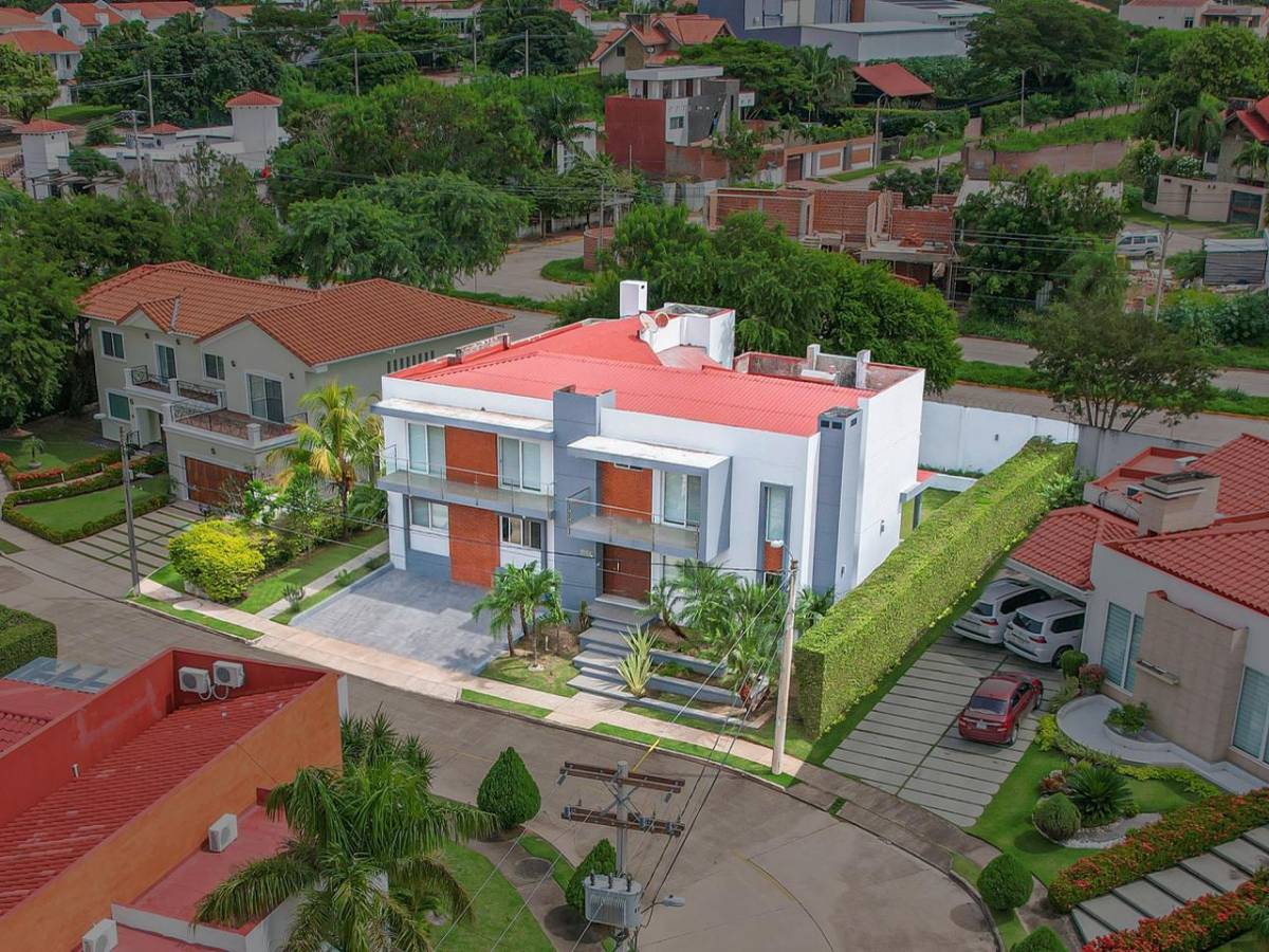 Departamento en venta bajo precio de mercado en Urubó