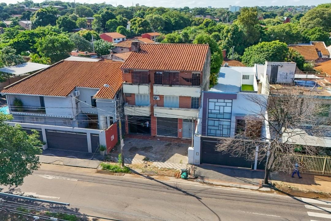 EDIFICIO DE 3 NIVELES SOBRE AVENIDA GRAL. SANTOS — foto 3