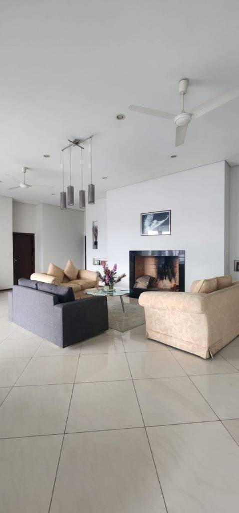 EN VENTA AMPLIA RESIDENCIA FAMILIAR — foto 3