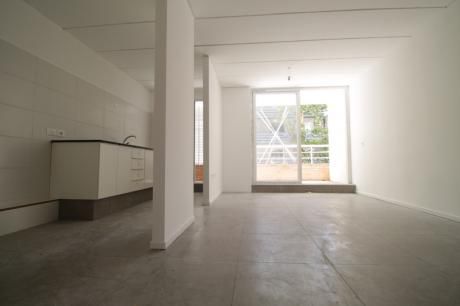 "reservado" Lindo Apartamento De 2 Dormitorios Al Frente Con Terraza!