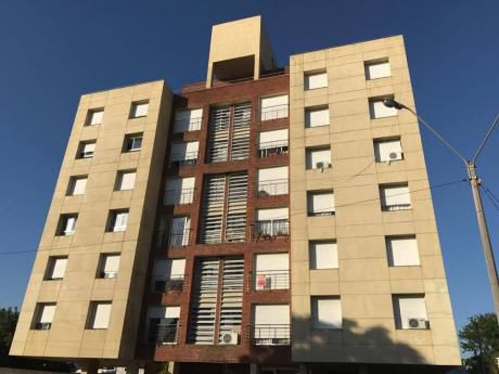 Con Ascensor, A 1 Y 1/2 De Playa Mansa-inmobiliaria Calipso