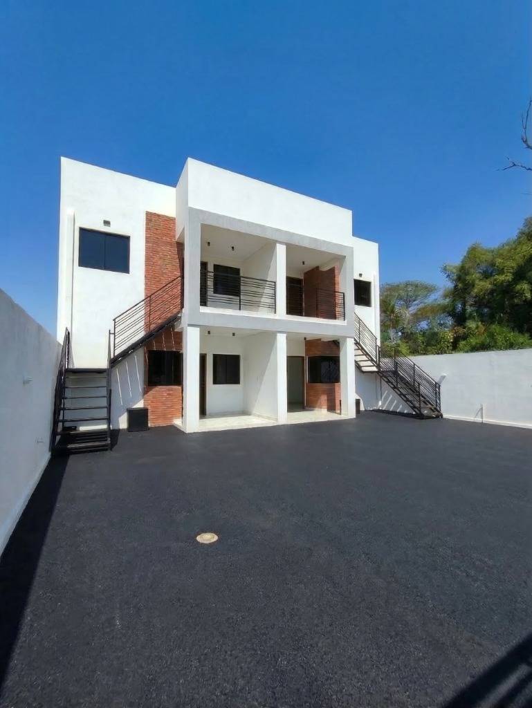 Alquilo departamento 3 dormitorios 95 m² en Loma Merlo - Luque — foto 2