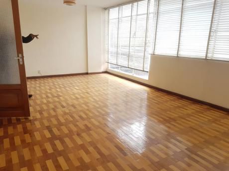 Departamento En Venta 120.000$us Av. 6 De Agosto Sopocachi