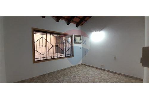 ¡Tu Nuevo Hogar en el Corazón de Lambaré! — foto 2
