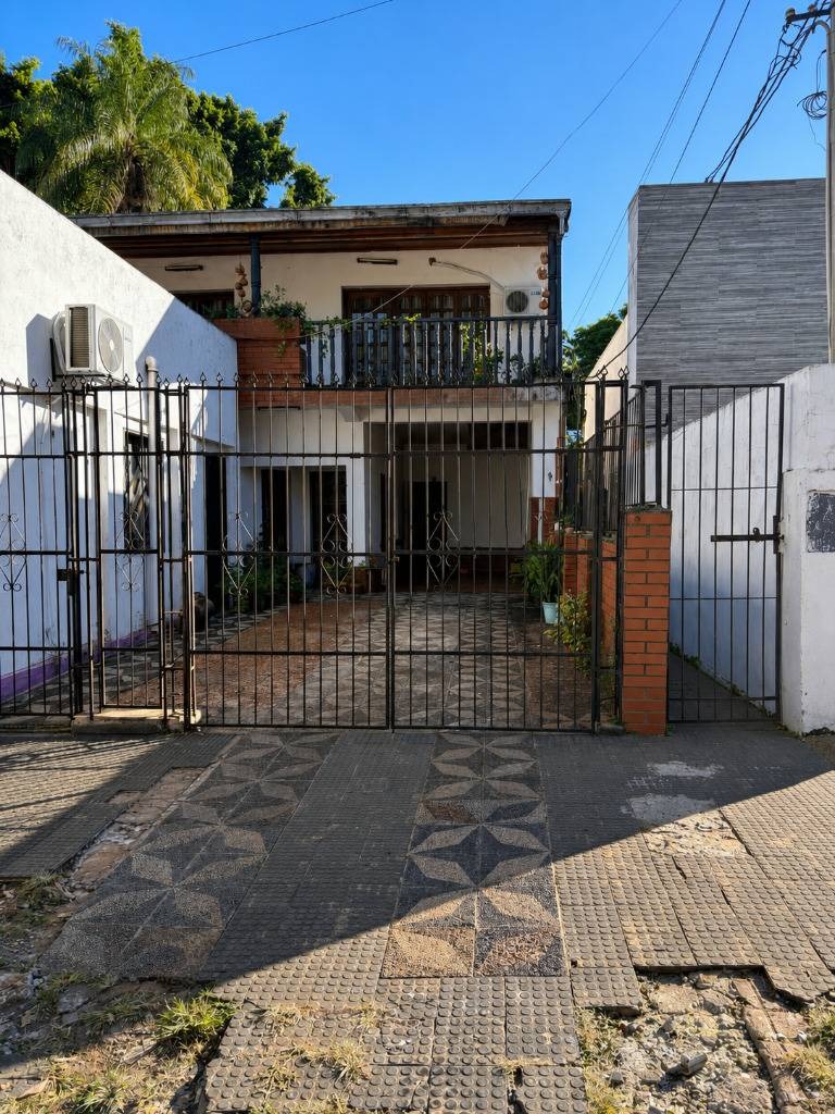 VENDO Casa en pleno centro de la ciudad de Encarnacion — foto 3
