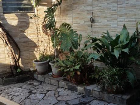 Vendo Casa Dos Dormitorios En Buceo Con Patio
