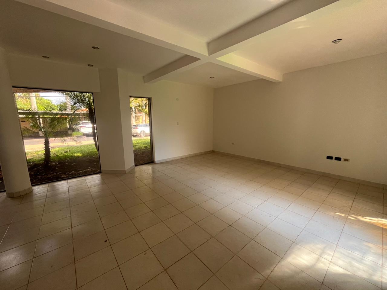 VENDO CASA EN CONDOMINIO DE LUQUE CON 3 DORMITORIOS EN SUITE — foto 3
