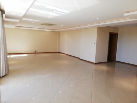 Vendo O Alquilo Departamento En Las Mercedes 365 M2 Propios