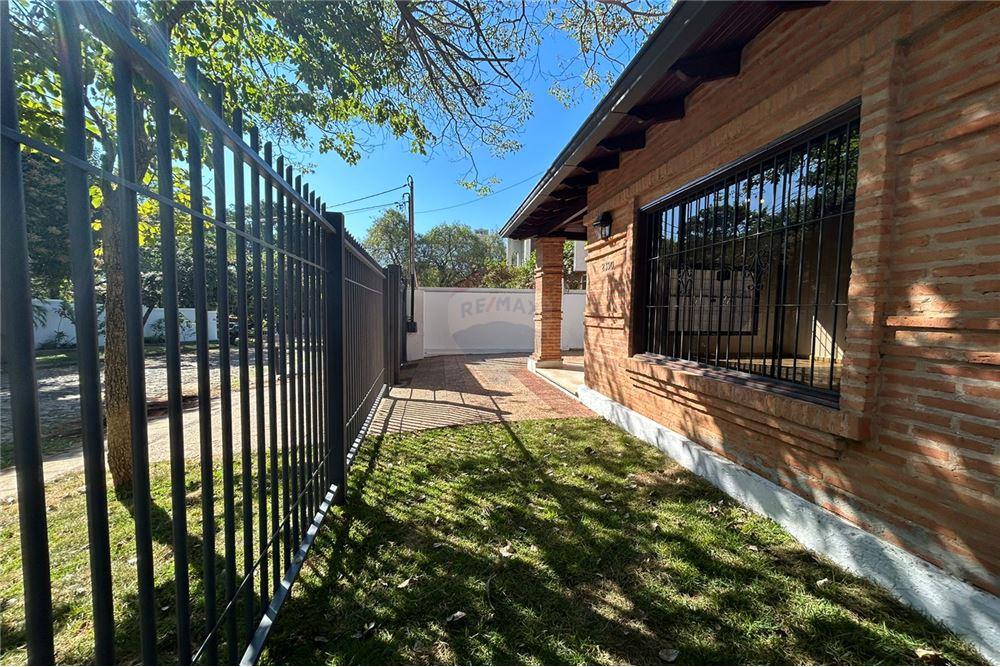 ALQUILO CASA DE 2 DORM. ZONA IPS CENTRAL — foto 2