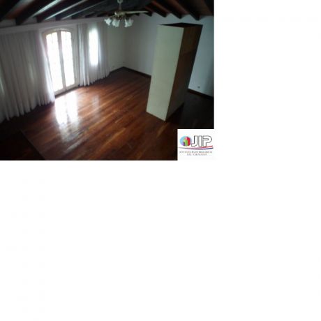 Venta Fina Residencia En Barrio Residencial De Villa Morra