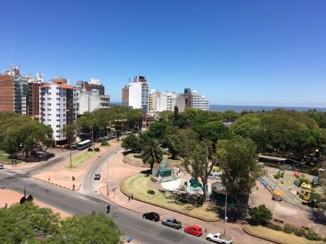Impecable Apartamento , Hermosa Vista Frente Al Parque Rodó