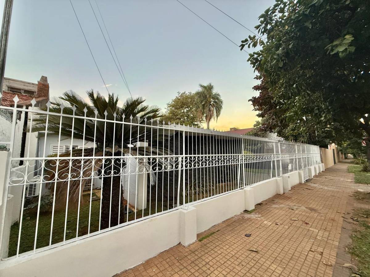 Terreno 900 m² sobre Av. Isaac Kostianovsky | Los Laureles — foto 2