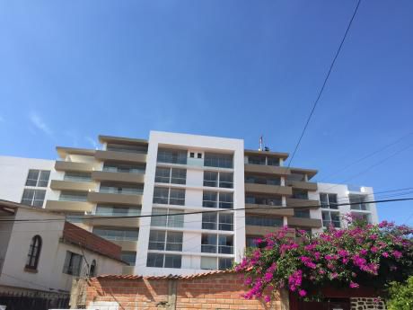 Hermoso Departamento, Precio Reducido, Bien Centrico, 3 Dormitorios, 2.5 Banos