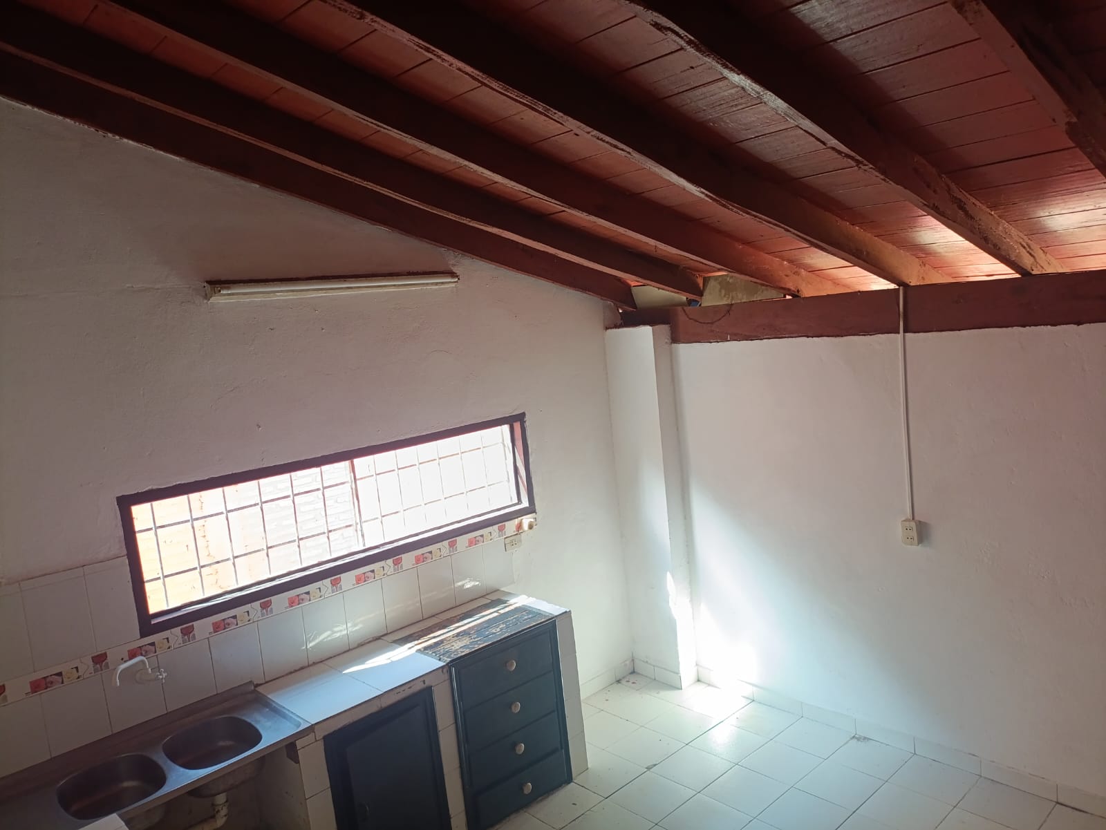 VENDO CASA EN CAACUPE CERCA DEL POZO DE LA VIRGEN — foto 2