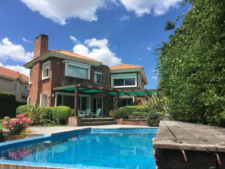 Hermosa Casa Con Lago En Barrio Cerrado Carrasco Sur