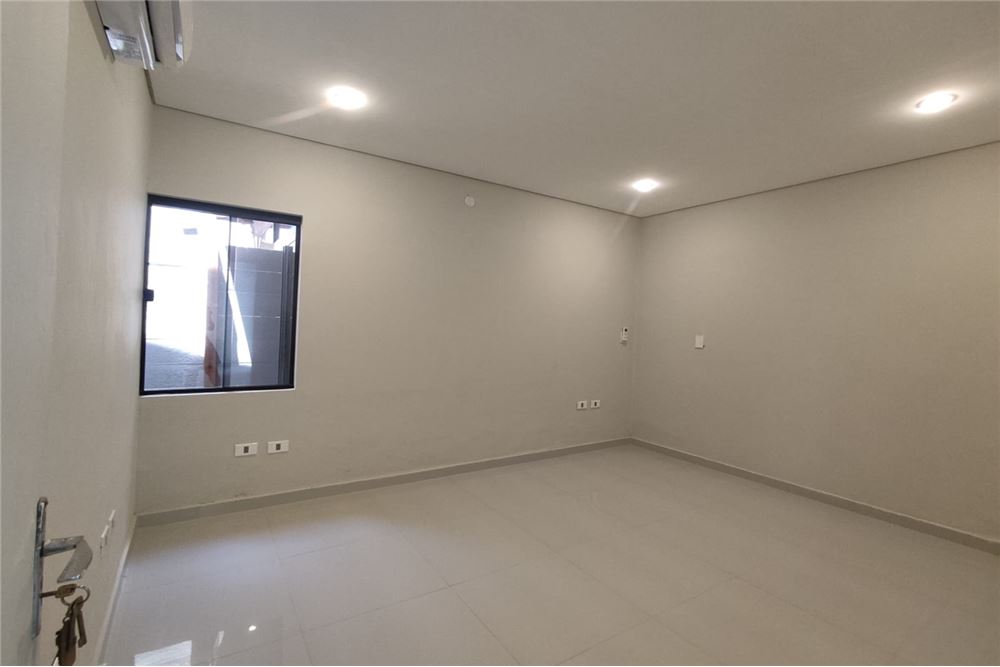 Chalet-alquiler-tte. Oscar Saguier, Vista Alegre, Asunción — foto 2