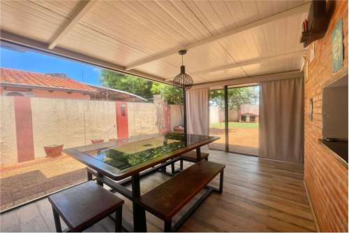 Casa-Venta-MANECO GALEANO ENTRE SAUCE Y BOQUERON, Cuarto Barrio, Luque — foto 2