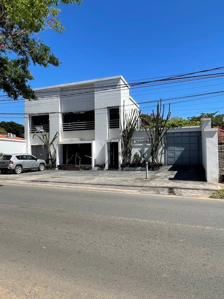 ALQUILO CASA PARA OFICINA O CONSULTORIOS EN ASUNCIÓN. — foto 2