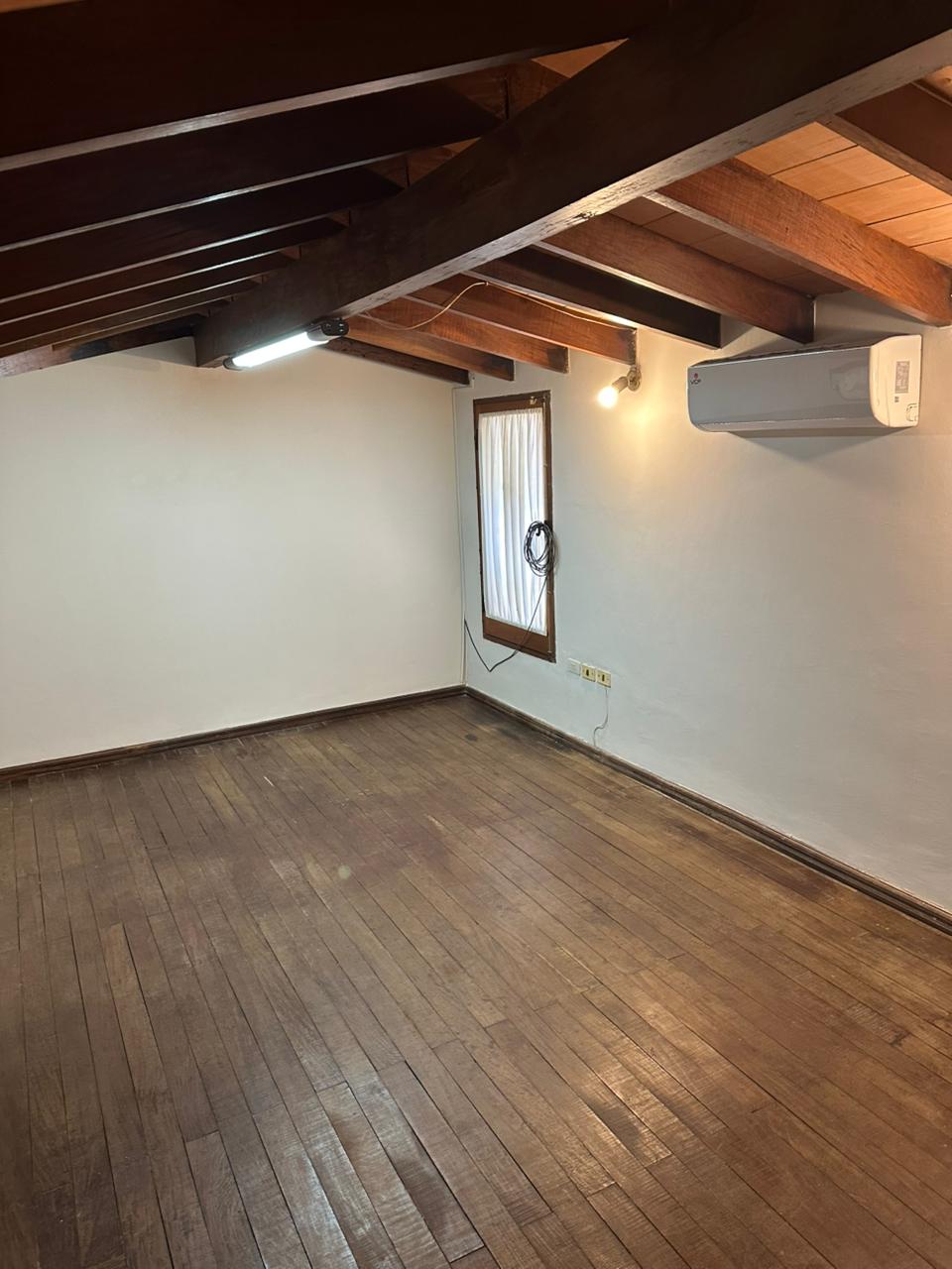 ALQUILO HERMOSA CASA, ZONA PASEO LA GALERIA, YCUA SATI — foto 3