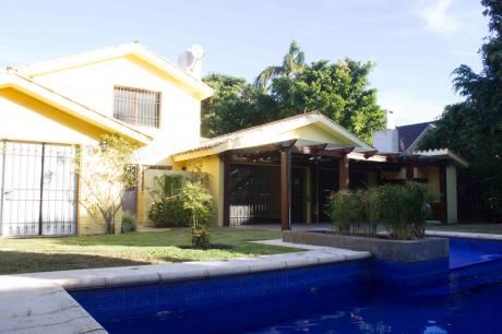 Magnífica Casa En El Corazón De Carrasco En 859 M2 De Terreno