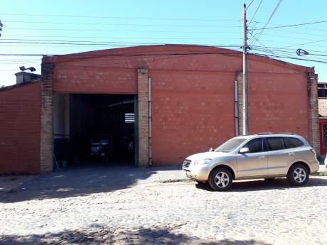 Se Vende Amplio Deposito En Villa Aurelia