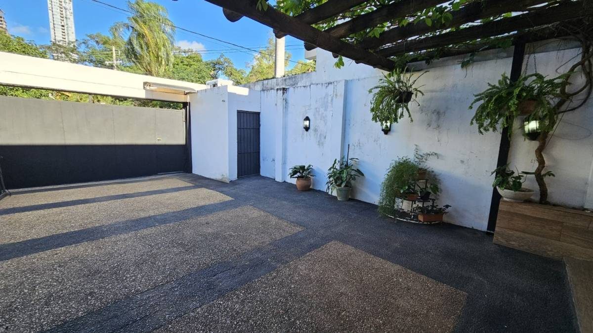 ALQUILO HERMOSO CHALET AMOBLADO EN BO MADAME LYNCH — foto 2