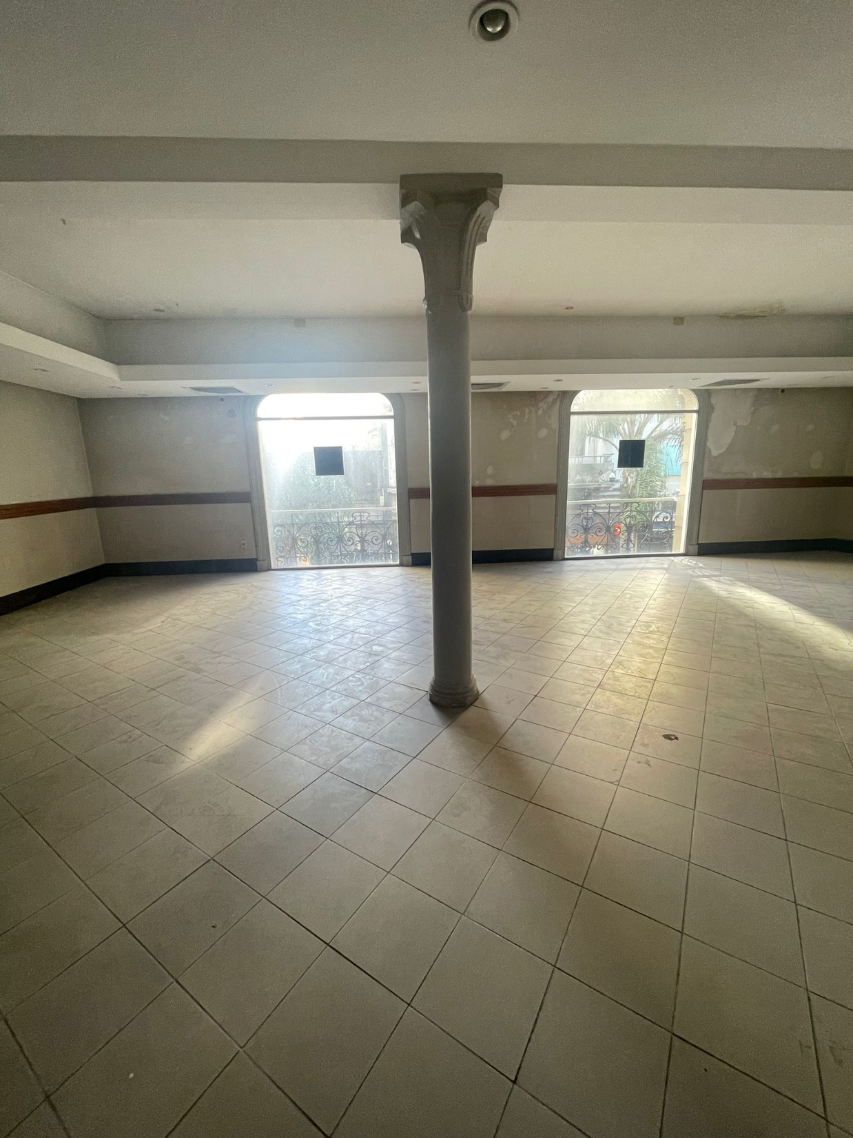 OFICINA EN ALQUILER SOBRE PEATONAL SARANDÍ · Photo 2