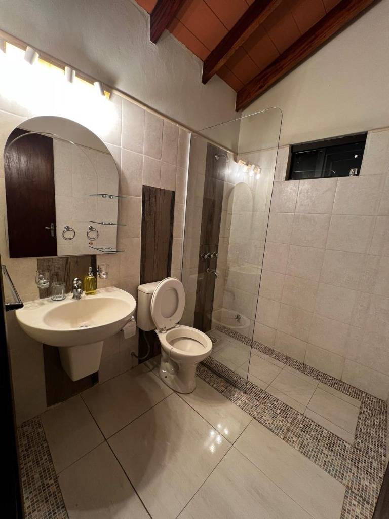 ALQUILO DUPLEX EN ESQUINA EN LAMBARÉ  LAMBARÉ ZONA SUPERMERCADO ARETE — foto 2