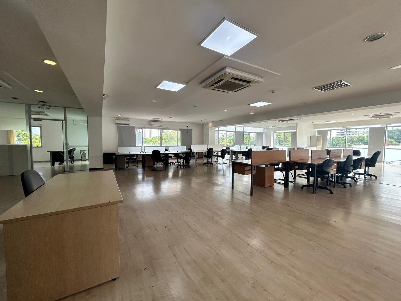 ALQUILER DE OFICINA CORPORATIVA DE 330 m² EN EL EDIFICIO AURA | EJE CORPORATIVO — foto 2