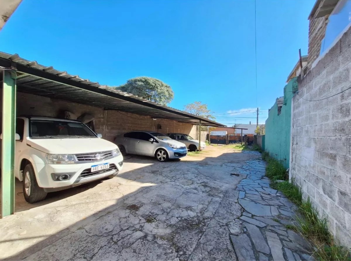 Venta En Villa Española, Casa De 2 Dorm Y Patio Con Parr, Fte Con 7 Cocheras!