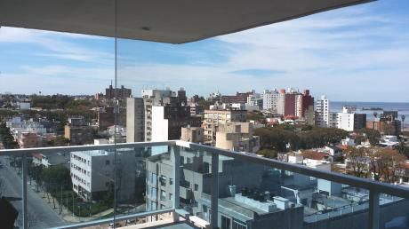 Piso Alto Con Vista Al Mar- Diamantis Equipado, Con Garaje